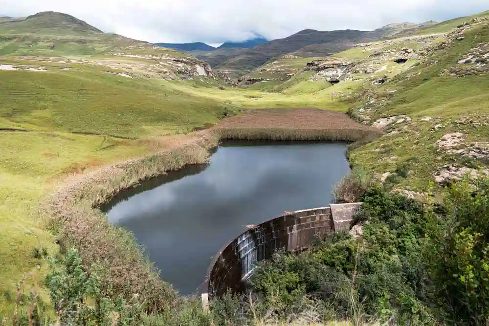 Scenic view of Langtoon Dam nestled within the Golden Gate Highlands mountains